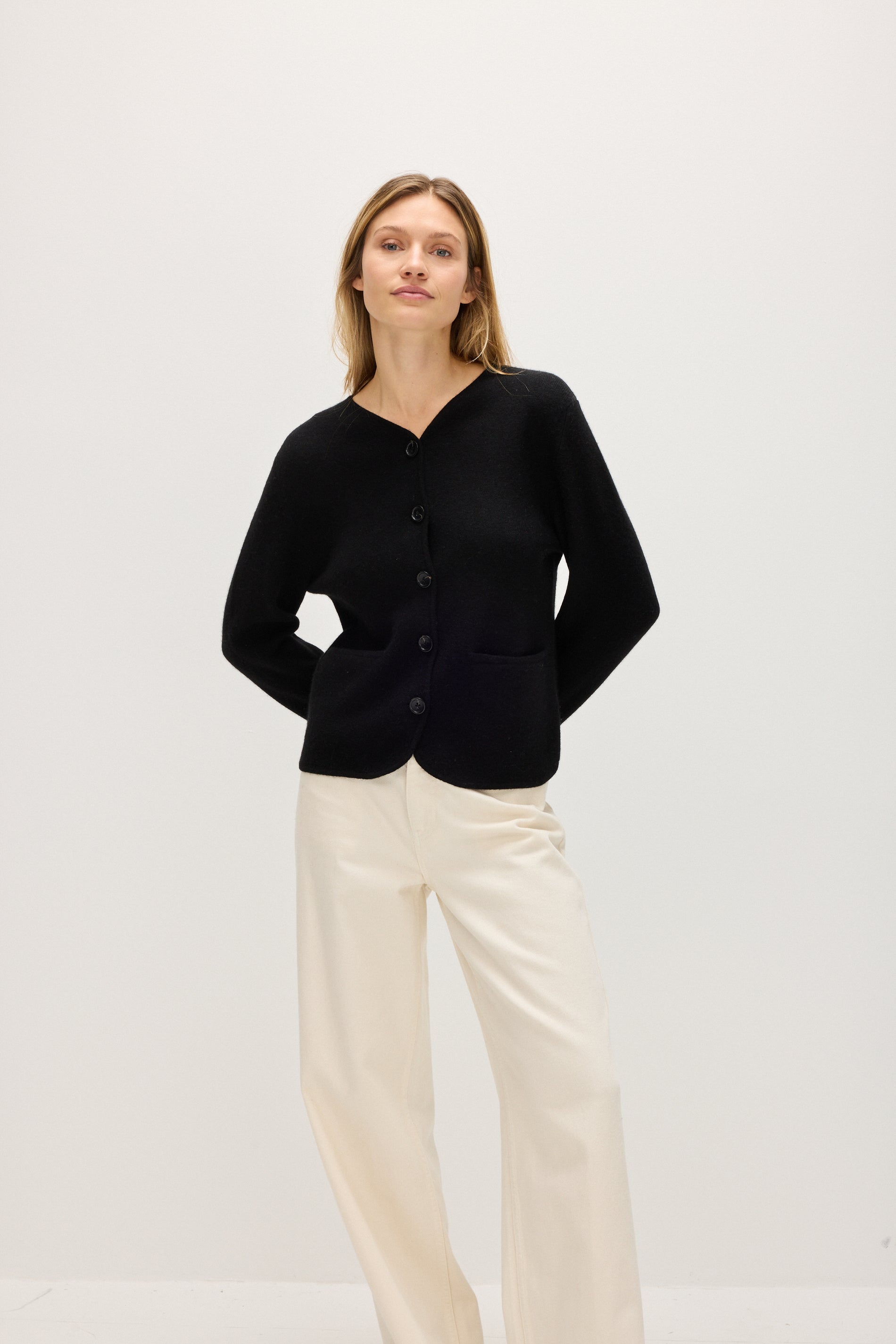 Davida V-neck Jacket Sweaters Black