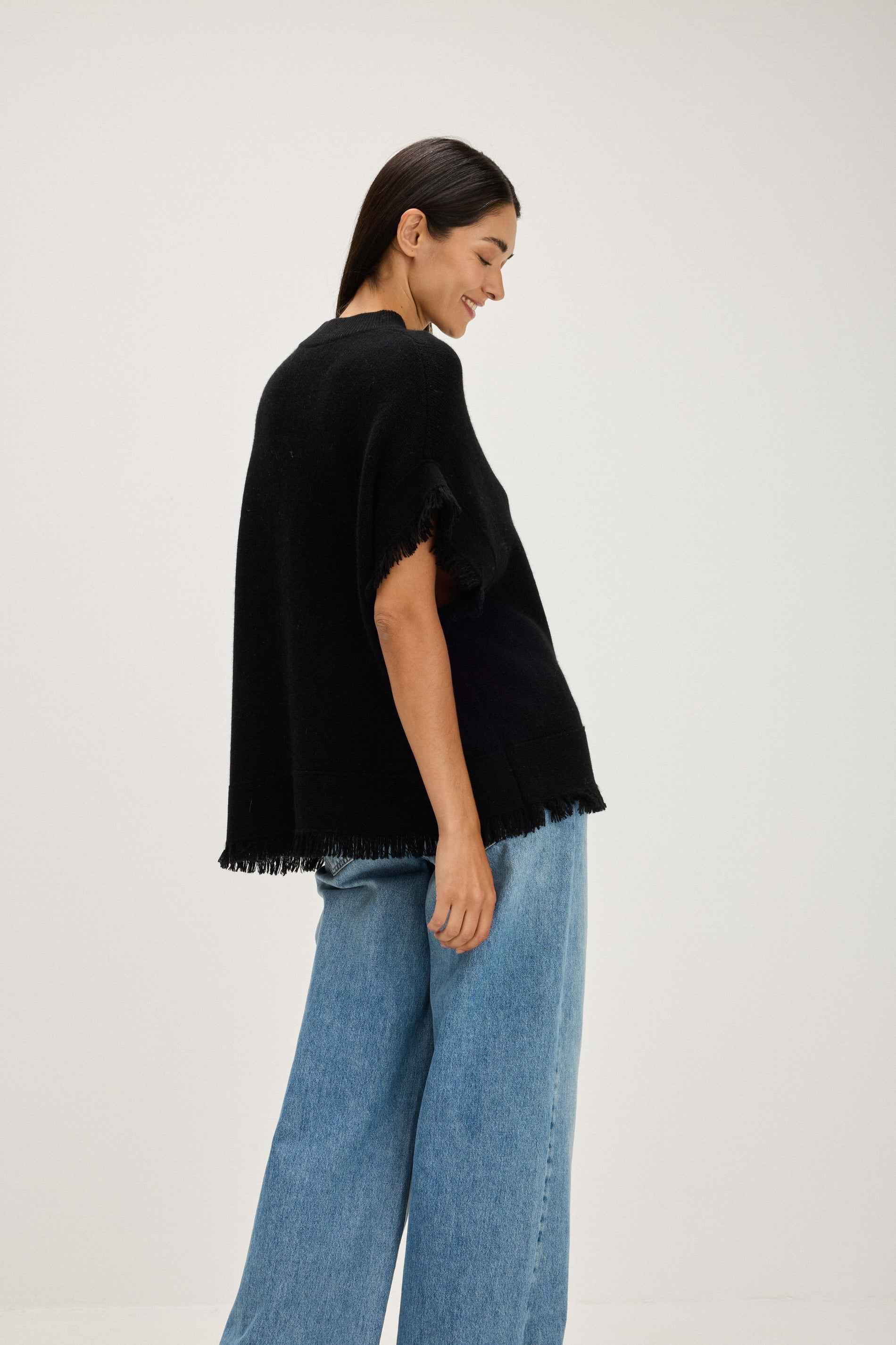 Davida Vest Fringes Sweaters Black