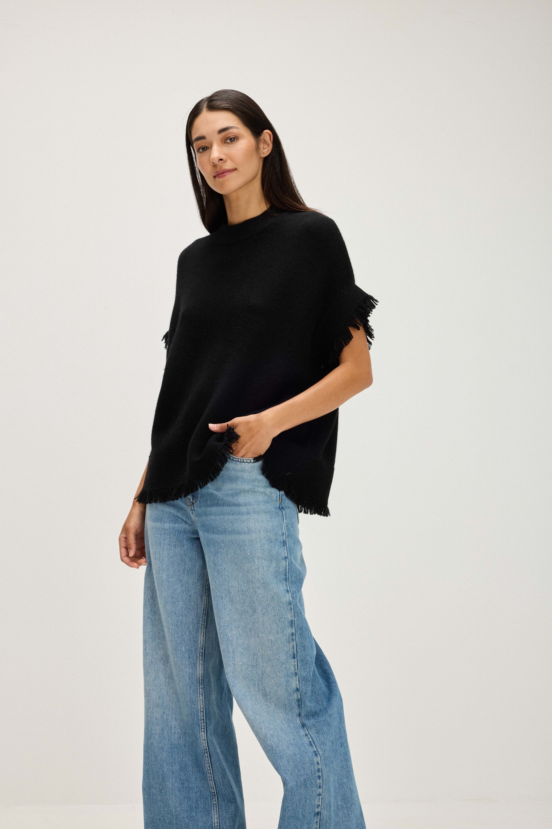 Davida Vest Fringes Sweaters Black