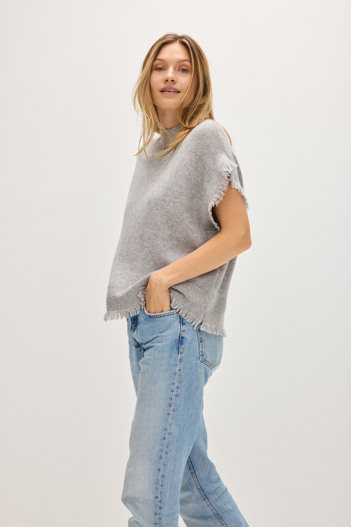 Davida Vest Fringes Sweaters Light Grey