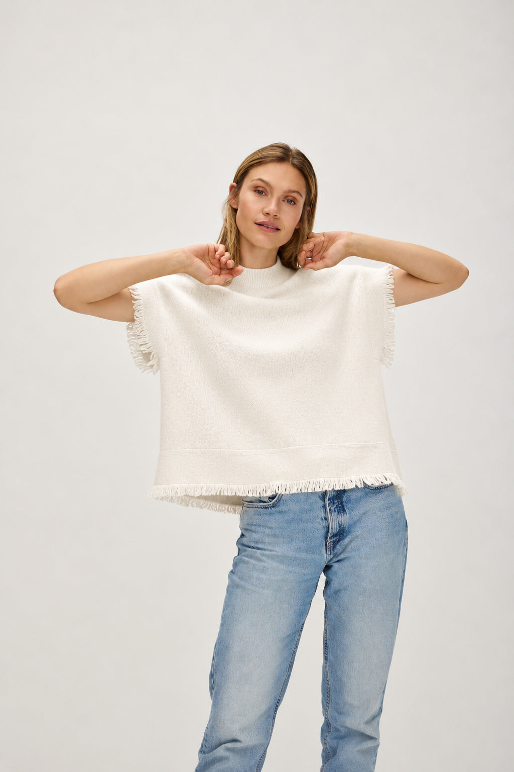 Davida Vest Fringes Sweaters White